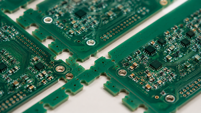 PCB-Panelisierung: V-Score, Mouse Bites, Tooling Rails und SMT Assembly