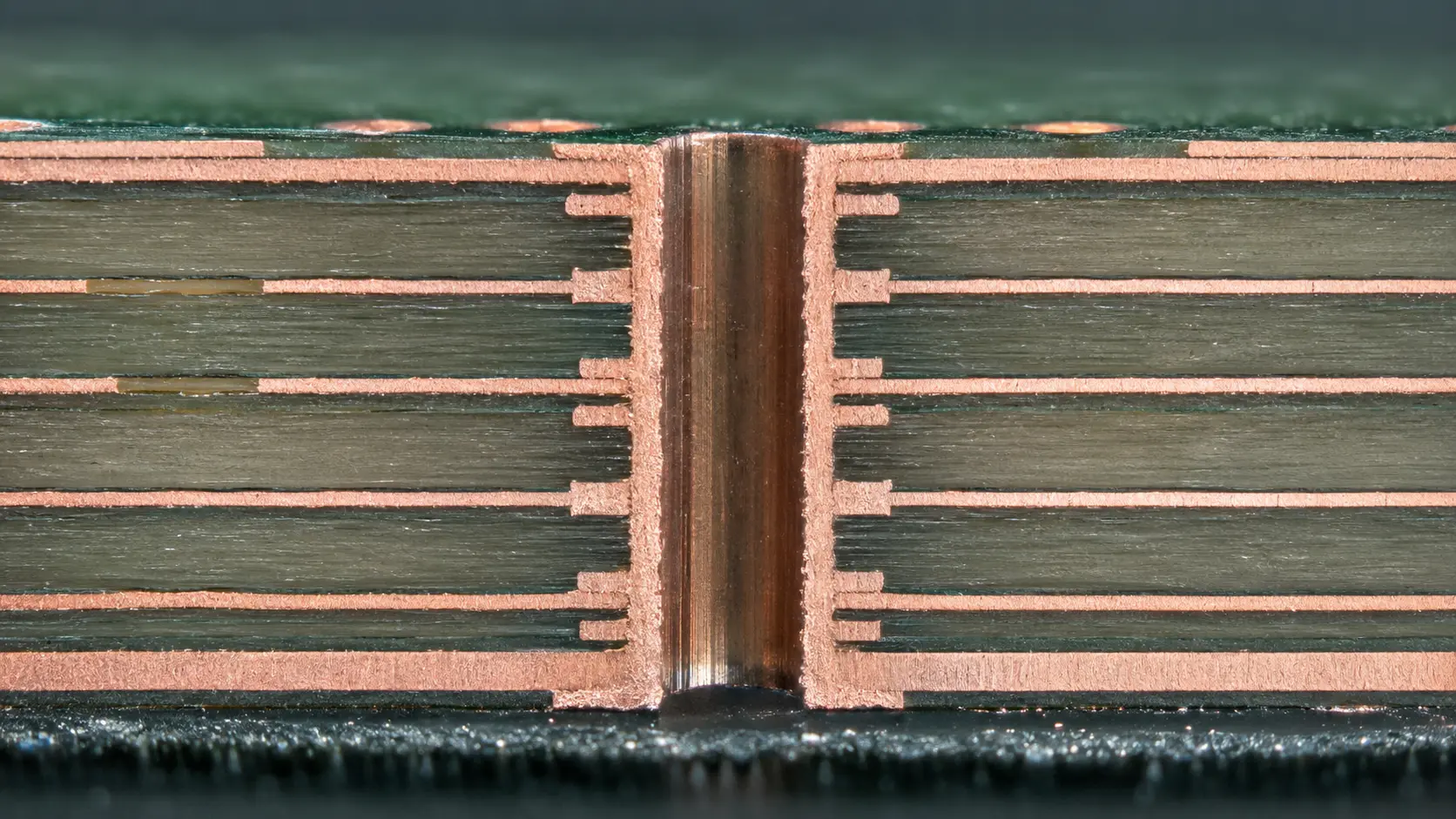 PCB-Qualitätsprüfung mit AOI, E-Test, Maßkontrolle und Schliffbildanalyse